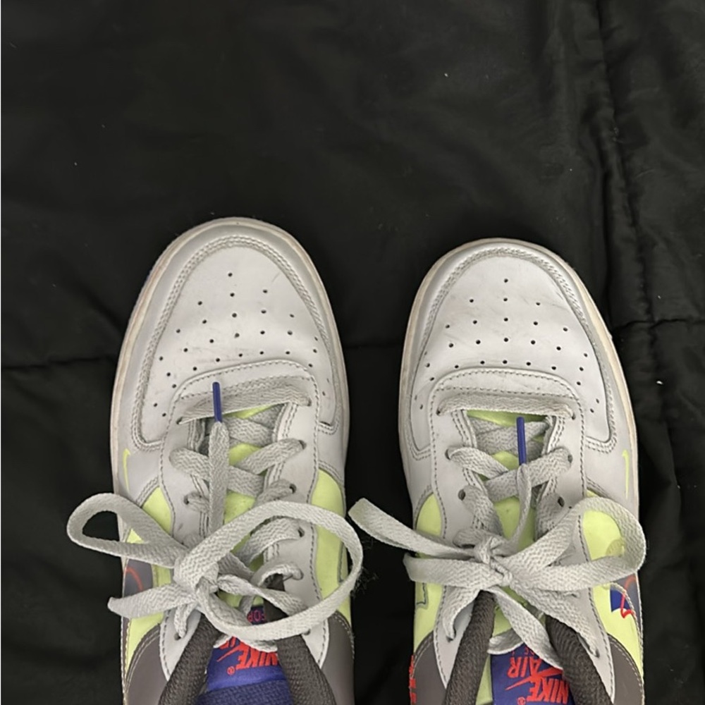 Nike Low-Top Sneakers in Gray, Neon Yellow & Purple Accents - Picture 4 of 4